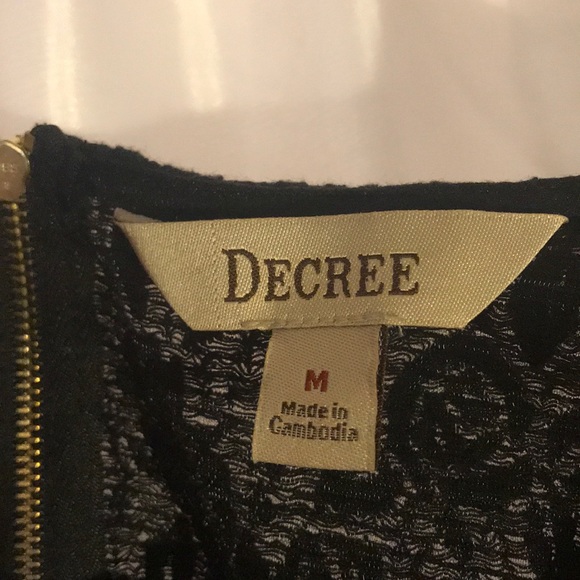 Dress-Style Top Gathered at Waist & Longer in Back - Picture 3 of 8